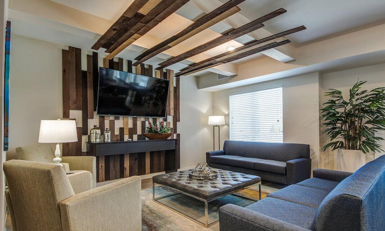 Foto principal - 2210 N Glenville Dr