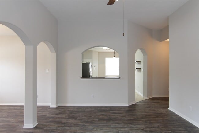 Building Photo - 15010 Sun Glaze Dr