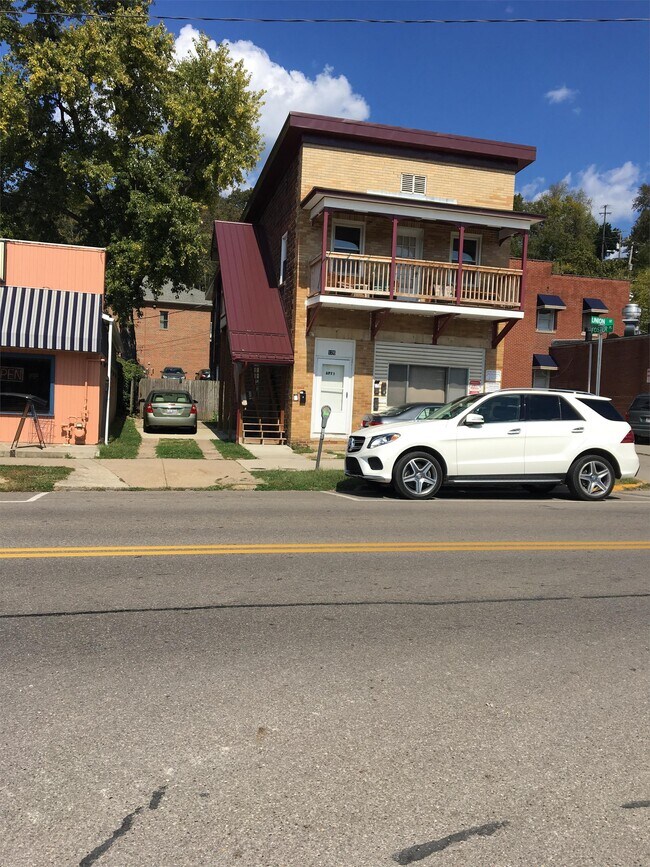 Building Photo - 126 1/2 W Union St