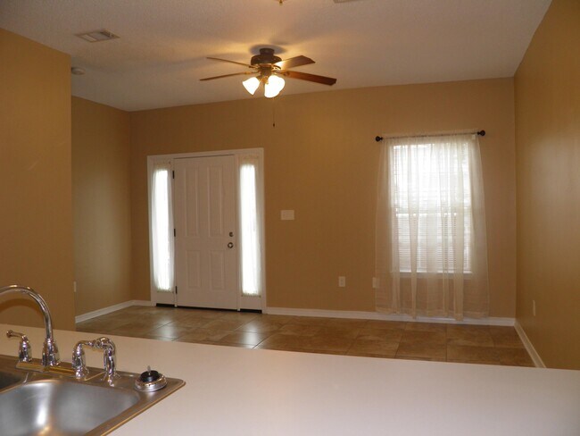 Foto del edificio - 1843 Whispering Oaks Ln