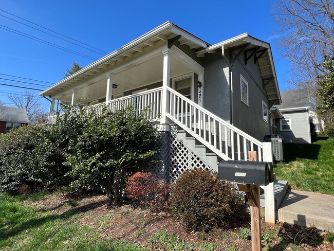 Building Photo - 1201 Poplar St.