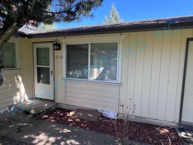 Foto principal - 2485 NE Division St