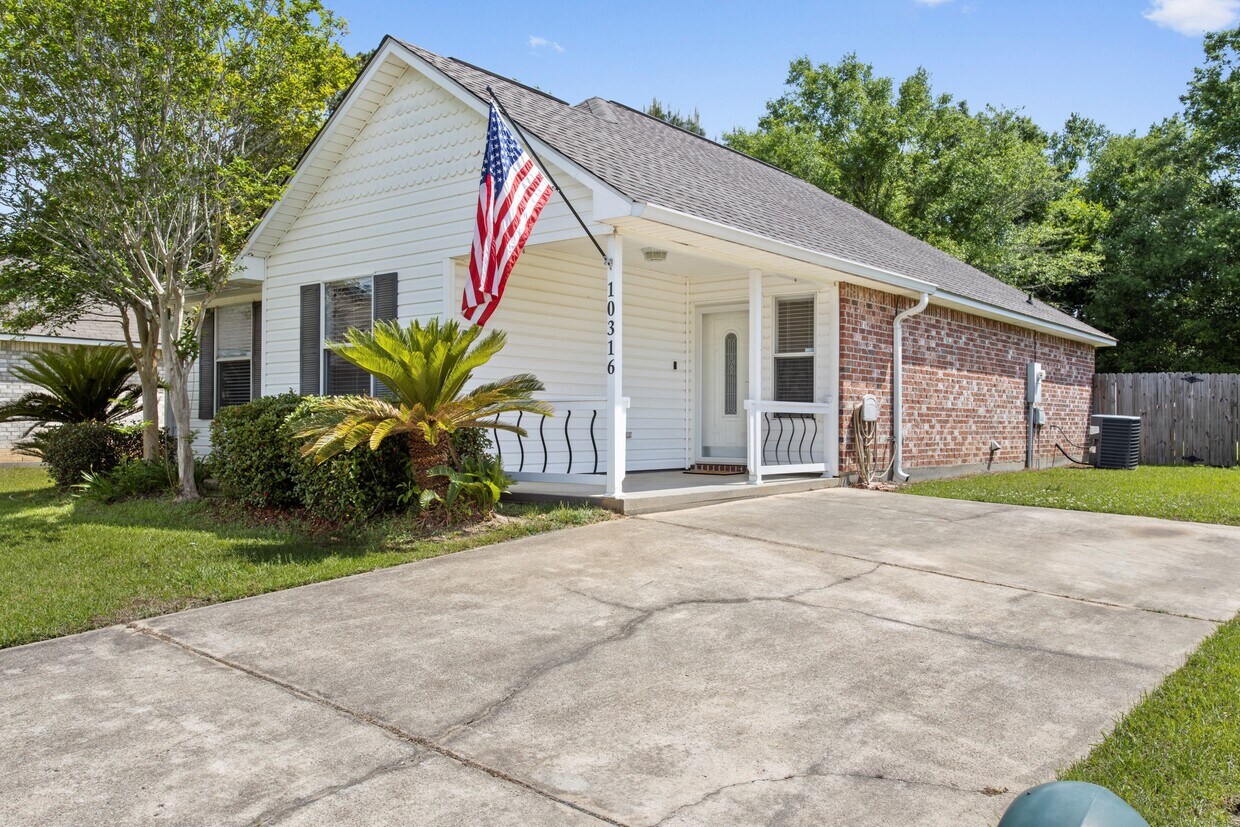 10316 Cottage Ct, D'Iberville, MS 39540 House Rental in D'Iberville