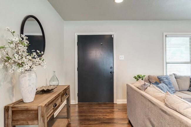 Building Photo - Pre-lease Summer 2026! Beautiful Tech Terrace Home! Full of Character!