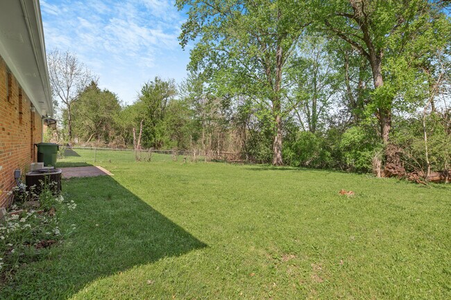 Foto del edificio - 2622 Thornhill Rd NW