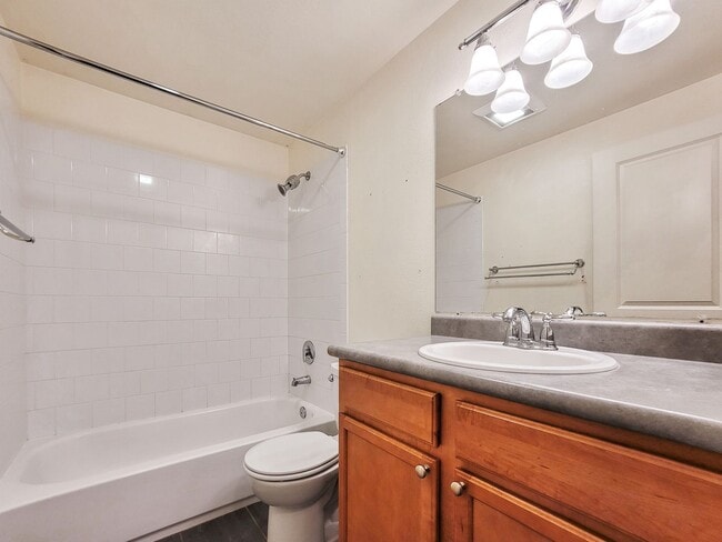 Building Photo - Top Bright unit in Arrington Place near Ol...