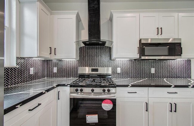 Foto del edificio - 8146 Cabot St