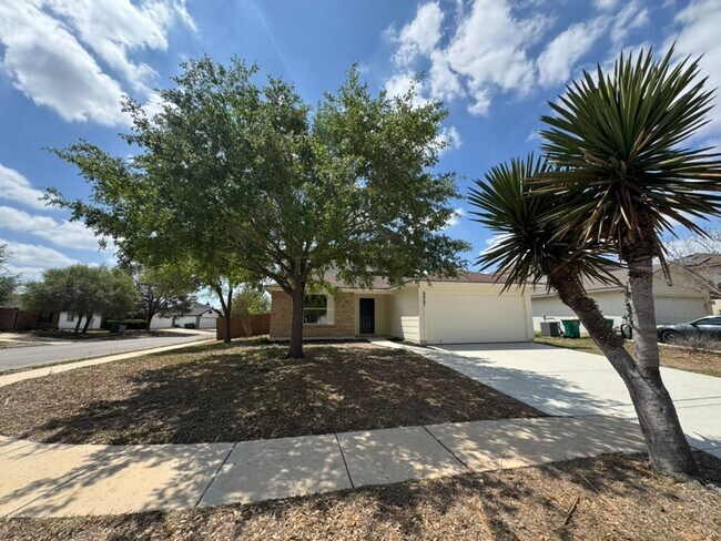 Foto del edificio - Prime Location Near Randolph AFB | 4 Bedroom Corner Lot Home