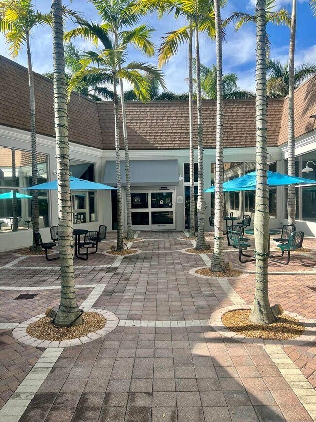 Foto del edificio - 643 Brittany Ct