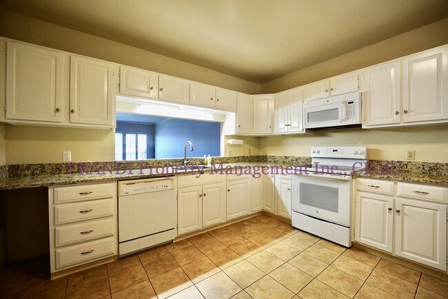 Foto del edificio - 2 Bedroom Condo with Waterfront Mt Tam Views