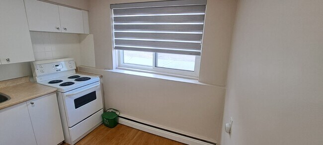 Building Photo - 10734-108 108 St NW