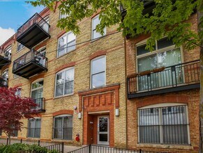 Building Photo - 1740 N Maplewood Ave