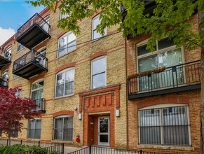 Building Photo - 1740 N Maplewood Ave