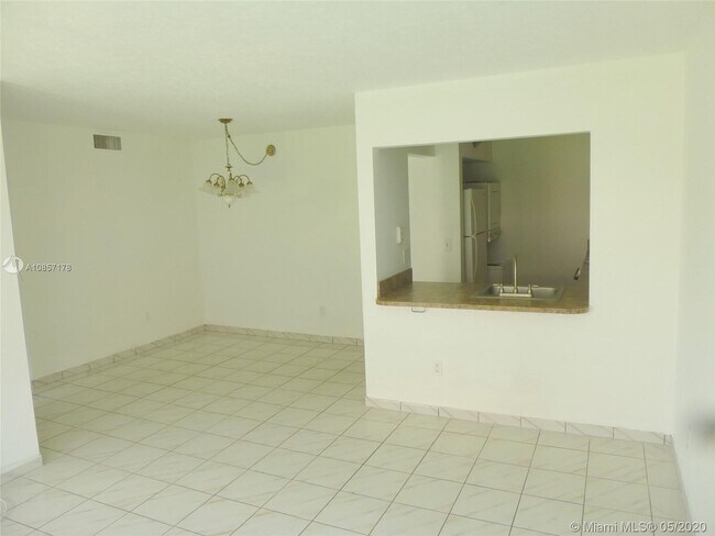 Building Photo - 2715 W 66th St