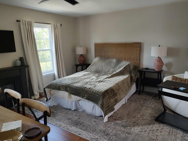 Foto del edificio - 3981 Four Oaks Blvd