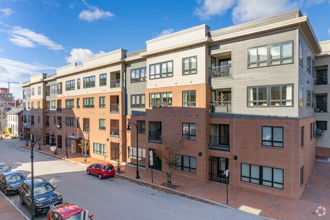 Building Photo - 113 Newbury St
