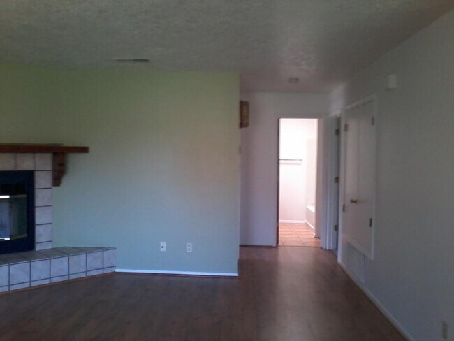 Foto del edificio - Condo Near Academy and Lowell