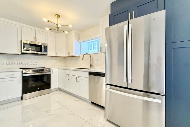 Building Photo - 4122 Collins Ave