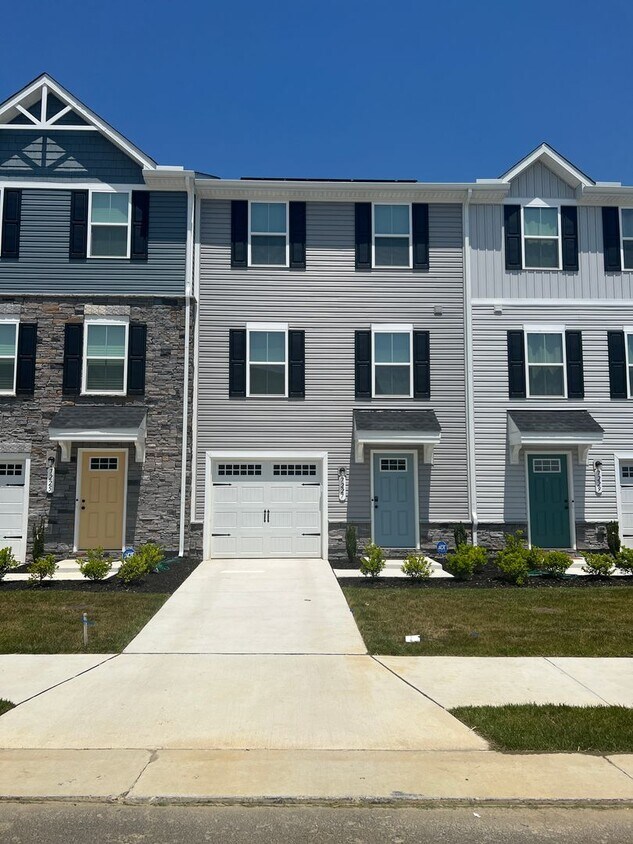 Foto principal - Sought After Pendleton Subdivision