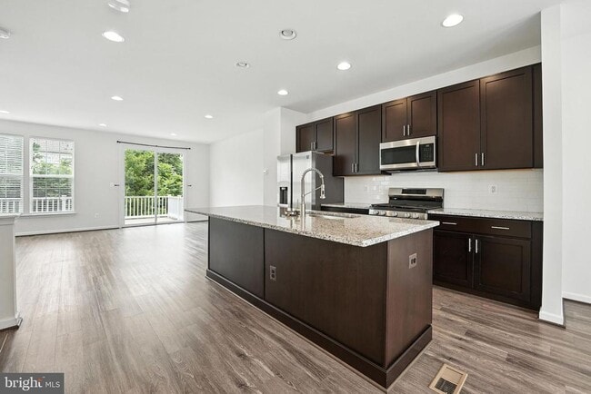Foto del edificio - 8162 Agnes Ln