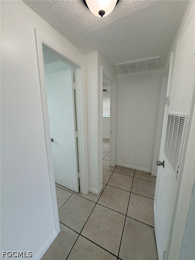 Foto del edificio - 286-296-296 Lowell Ave