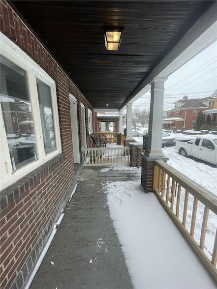 Foto del edificio - 136 S Spring Ave