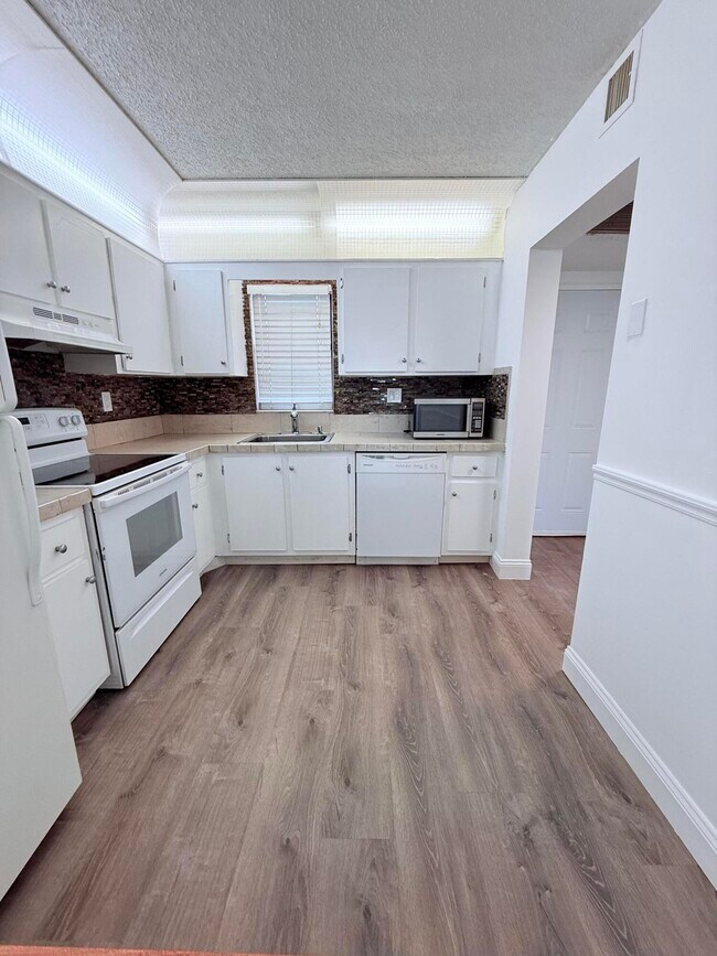 Foto del edificio - 9235 SW 8th St