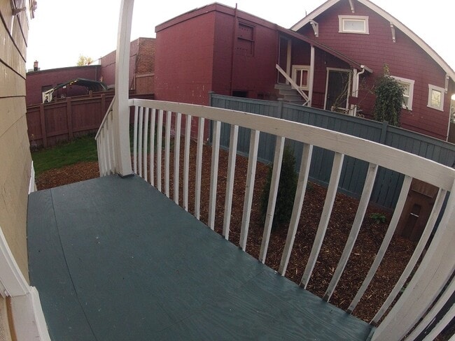 Building Photo - 610 N Steele St