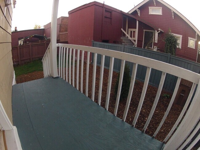 Foto del edificio - 610 N Steele St