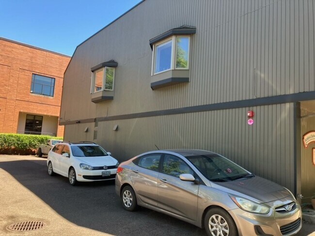 Building Photo - 7th 119-121