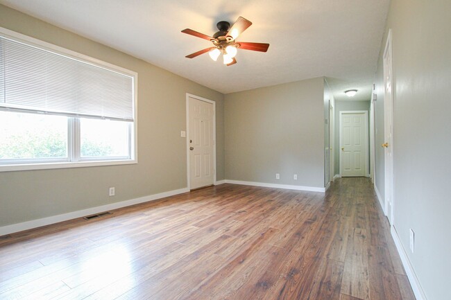 Foto del edificio - Dog Friendly Three Bedroom!
