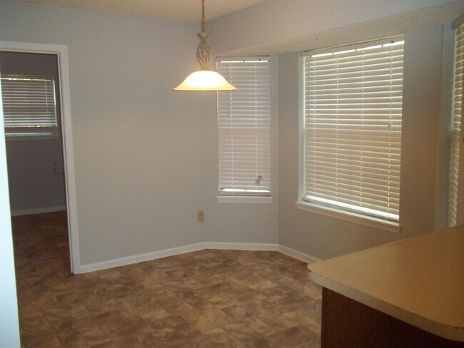 Building Photo - 3701 Dorset Way