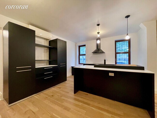 Foto del edificio - 1265 Dean St