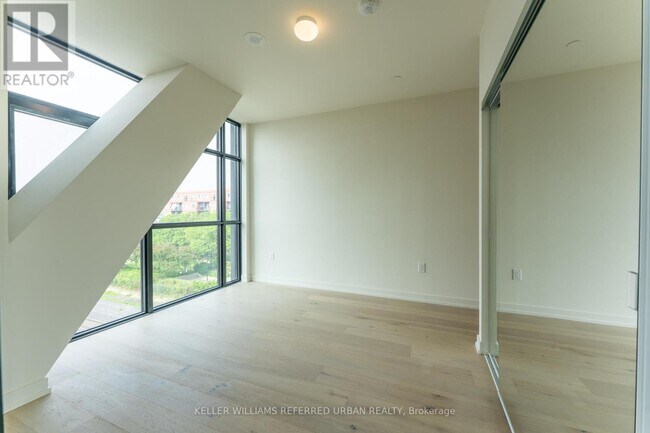 Photo du bâtiment - 181-181 Sterling Rd