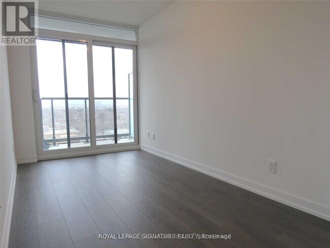 Photo du bâtiment - 125-2125 Redpath Ave