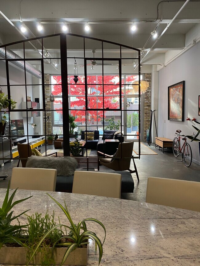 Foto del edificio - 700 N Washington Ave