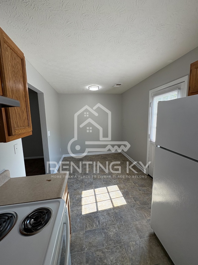 Building Photo - 2-Bed, 1.5-Bath Duplex/Townhome with Garage!