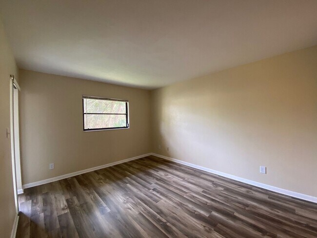 Foto del edificio - ANNUAL RENTAL - 2 Bed / 2 Bath CONDO IN PINE HAVEN