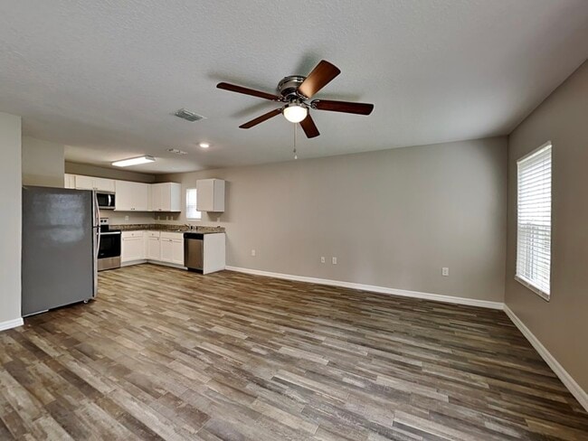 Building Photo - 318 Salmon Ct