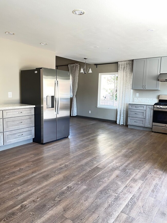 Building Photo - 1657 Cayton Ave