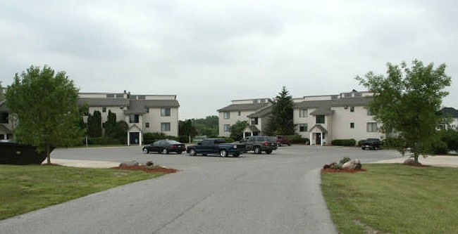 Front of building from parking lot - Kettering Hills Apartments