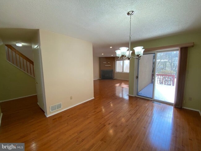 Building Photo - 408 Sayre Dr
