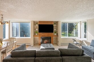 Building Photo - 401 Sweetgale Ct