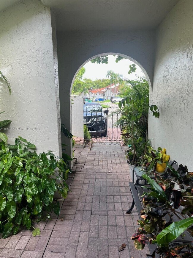 Foto del edificio - 17919 NW 66th Ct