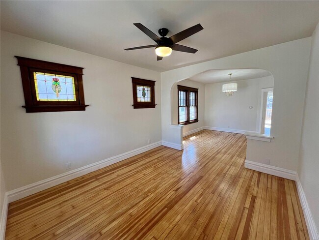 Building Photo - 5340 Nagel Ave