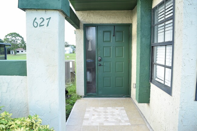 Foto del edificio - 627 SW Jeanne St
