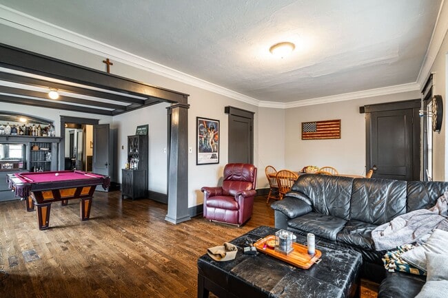 Foto del edificio - Kenwood flat across from UWM