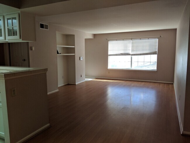 Foto del edificio - DTC Ground Floor 2 Bedroom 2 Bath Condo For Rent - Great Location and Amenities