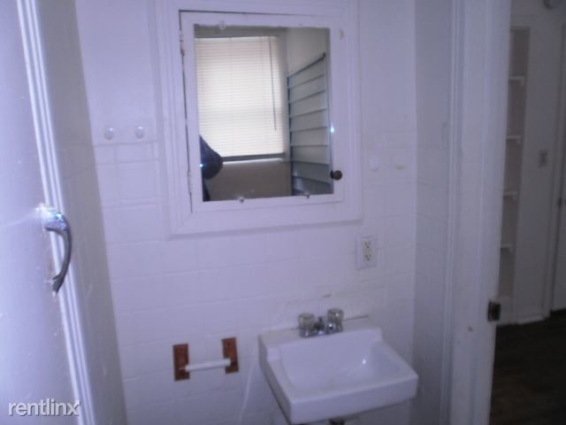 Building Photo - 2 br, 1 bath  - 1211 Wells Pl #2
