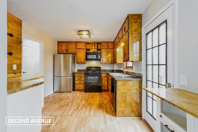 Building Photo - 2600 Deerfield Cir